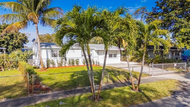 Building Photo - 1130 N 70th Ave