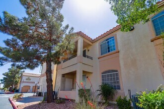 Building Photo - 3 Bedroom With 1 Car Garage In West Side G...