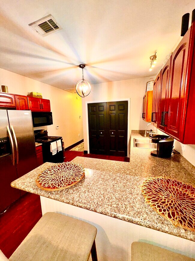 Building Photo - 3333 Delachaise St