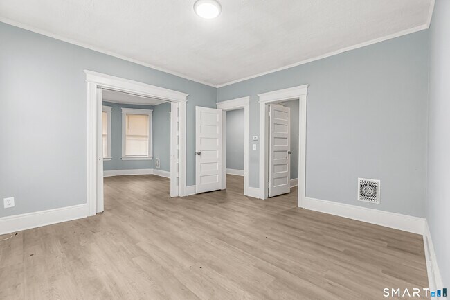 Building Photo - 105 Carleton Ave