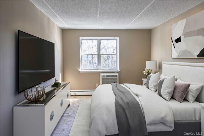 Building Photo - 2 Consulate Dr