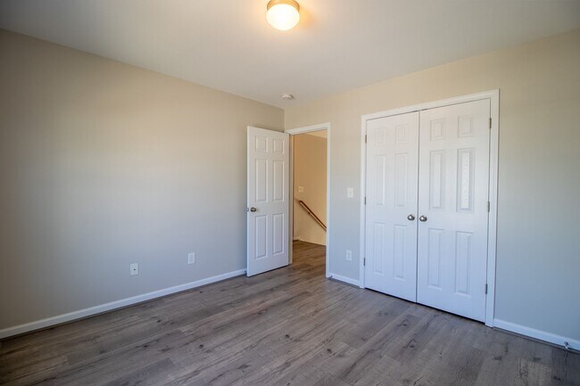 Building Photo - Welcome to this beautifully maintained 3-b...