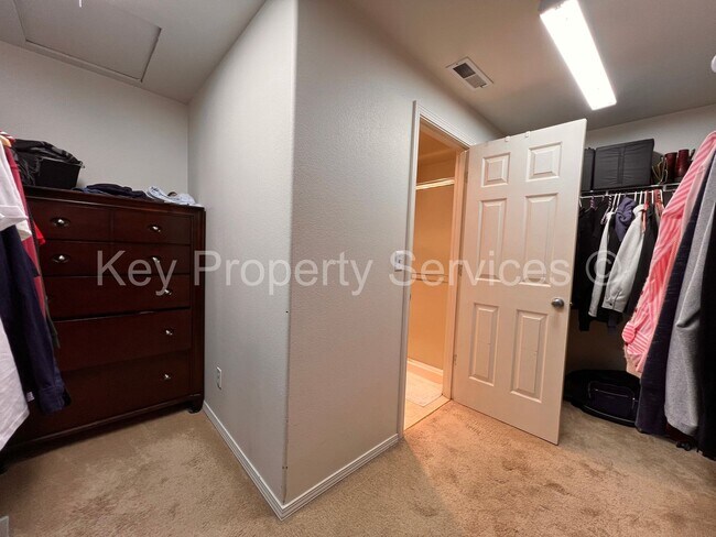 Building Photo - MOVE IN SPECIAL! HALF OFF! Spacious Felida...