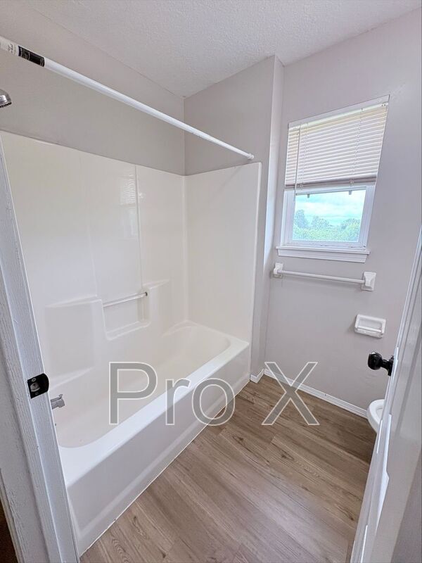Building Photo - 3802 College View Dr