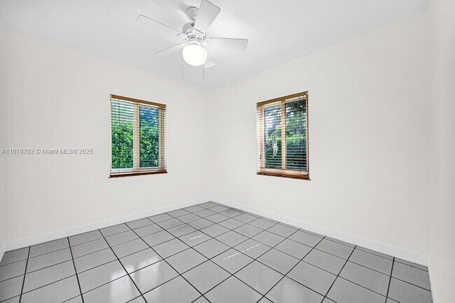 Building Photo - 5960 SW 47th St
