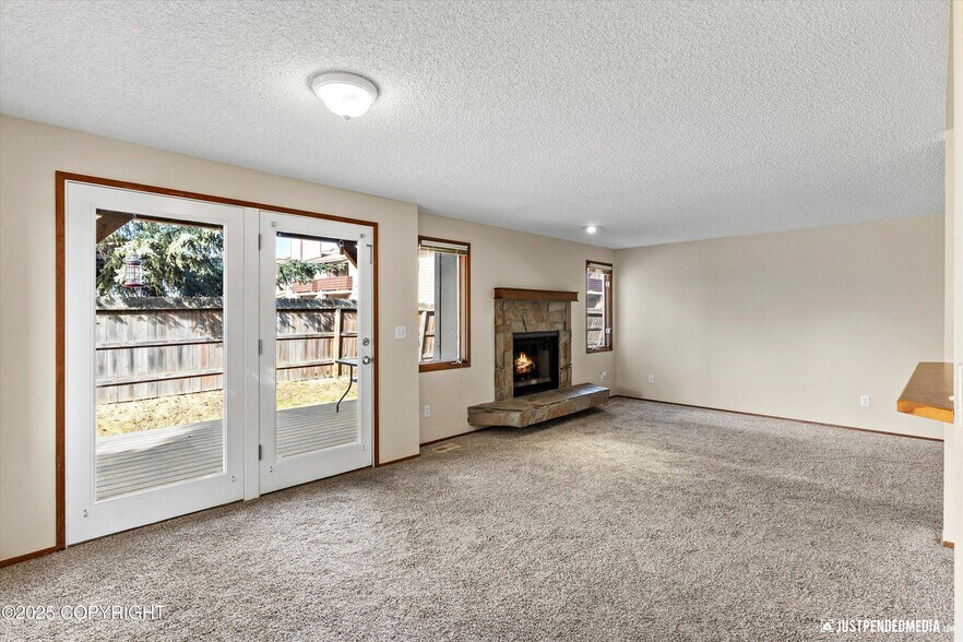 Building Photo - 2220 Sentry Dr