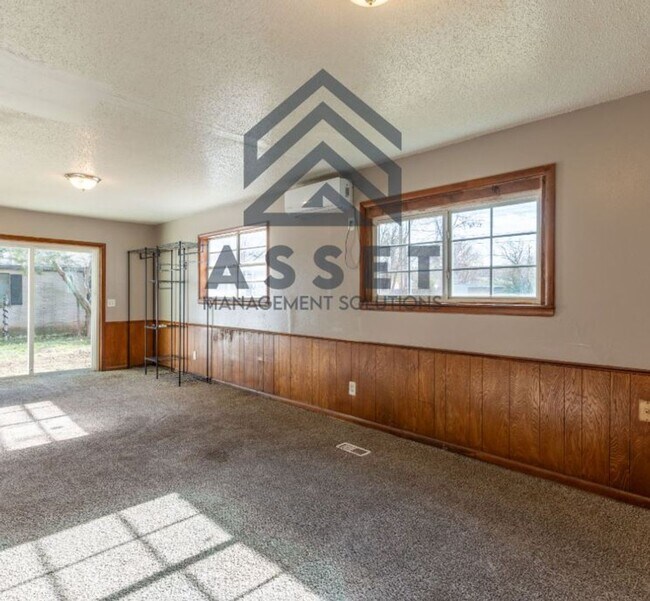 Building Photo - Section 8 approved home!