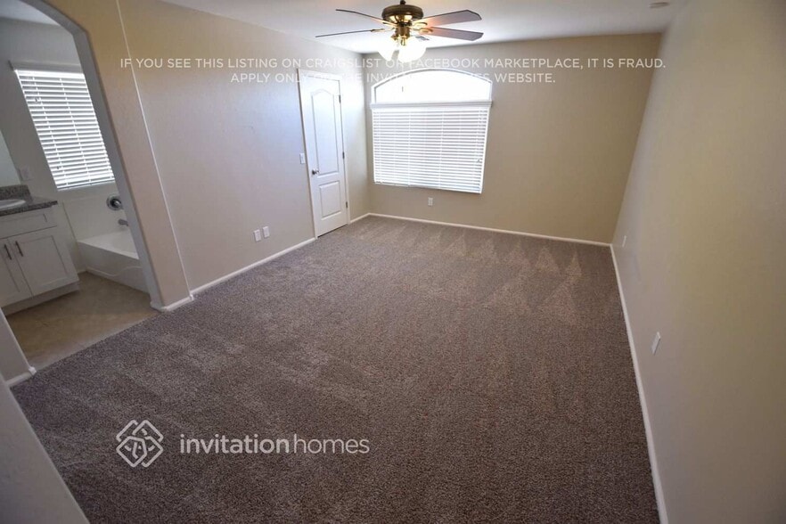 Building Photo - 1618 E Daniella Dr