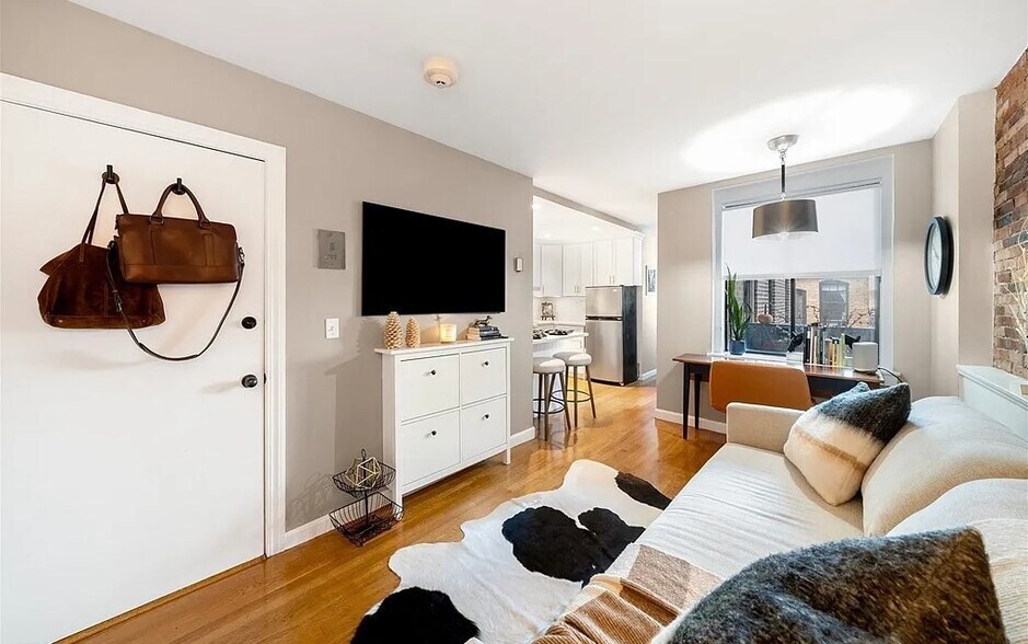 Building Photo - 9 Hancock St