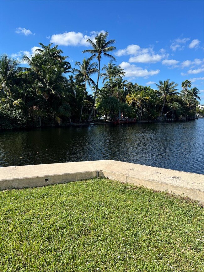 Building Photo - 1814 E Oakland Park Blvd