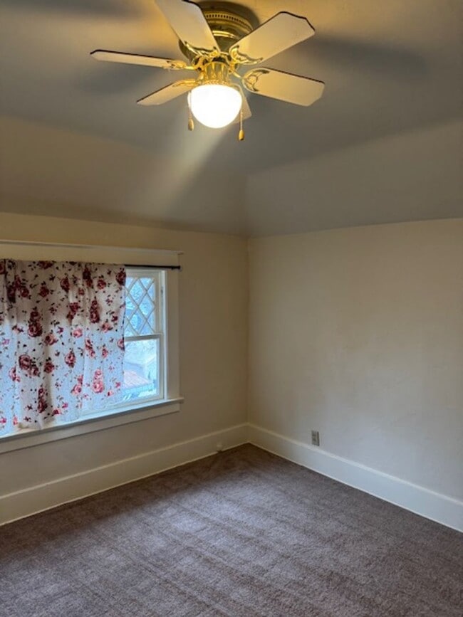 Building Photo - 4 Bedroom Home Beautifully Updated w/ Original Character