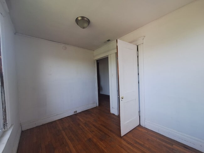 Building Photo - Come see your new home!