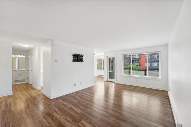 Building Photo - 1 bedroom in Seattle WA 98115