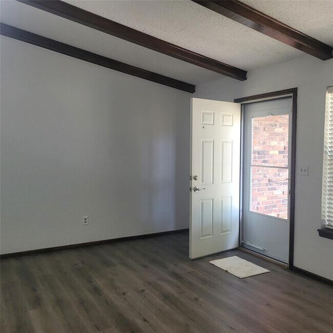 Building Photo - 224 Allenhurst Ave