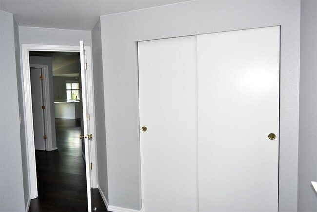 Building Photo - 5706 Crystal Ct SE