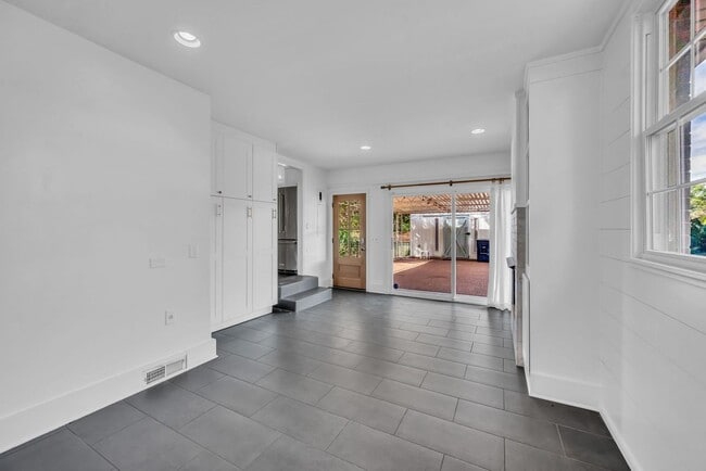 Building Photo - Stunning 3BR/2BA Home in the Highly Sought...