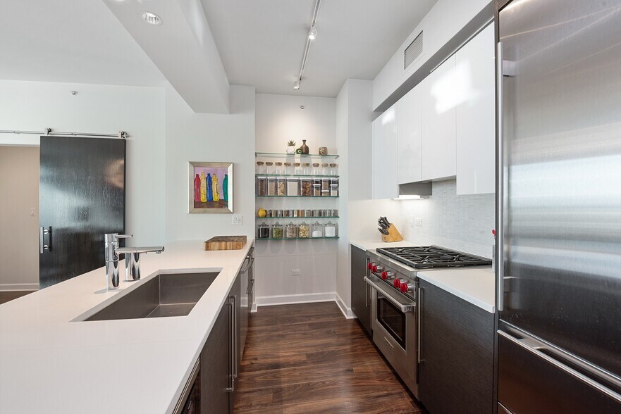 Building Photo - 1201 S Prairie Ave