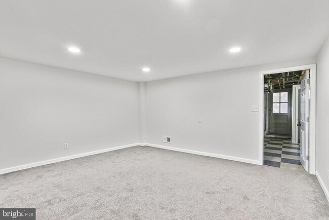 Building Photo - 324 Small Ct