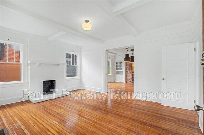 Building Photo - 1118 E Duffy St