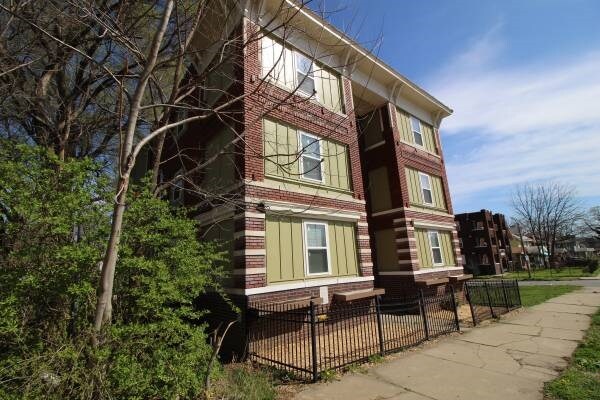 Building Photo - 2912 E Linwood Blvd