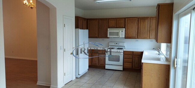 Building Photo - 4 bedroom, 3 bath house with approx. 2,183 sq. ft.