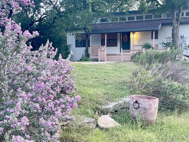 Building Photo - 9417 Aqua Dr