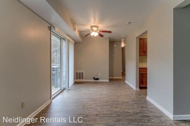 Building Photo - 555 Alison Dr