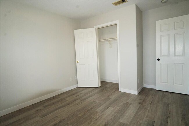 Building Photo - 3526 Gray Ridge Ct