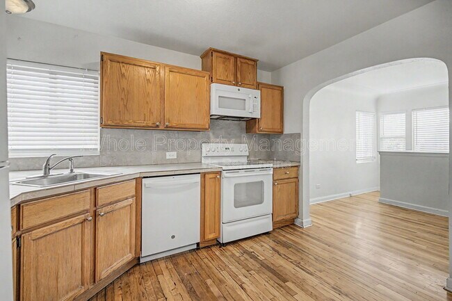 Building Photo - 2705 W Park Pl