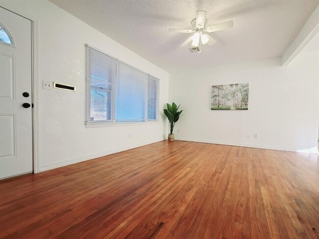 Building Photo - 3114 N Holman Ct