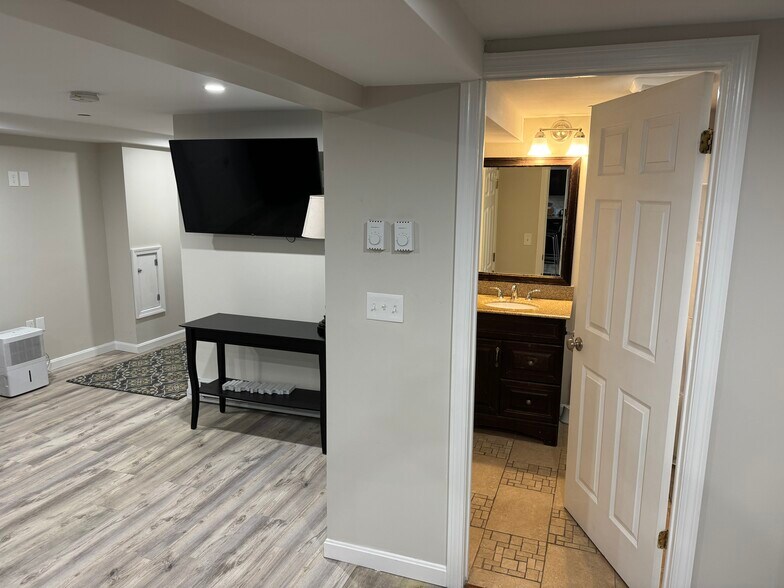 Building Photo - 171 Foster St