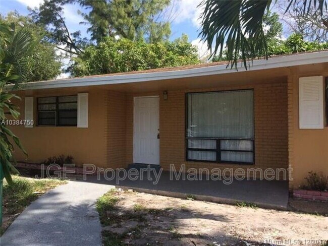 Building Photo - 2701 NW 12th Ct