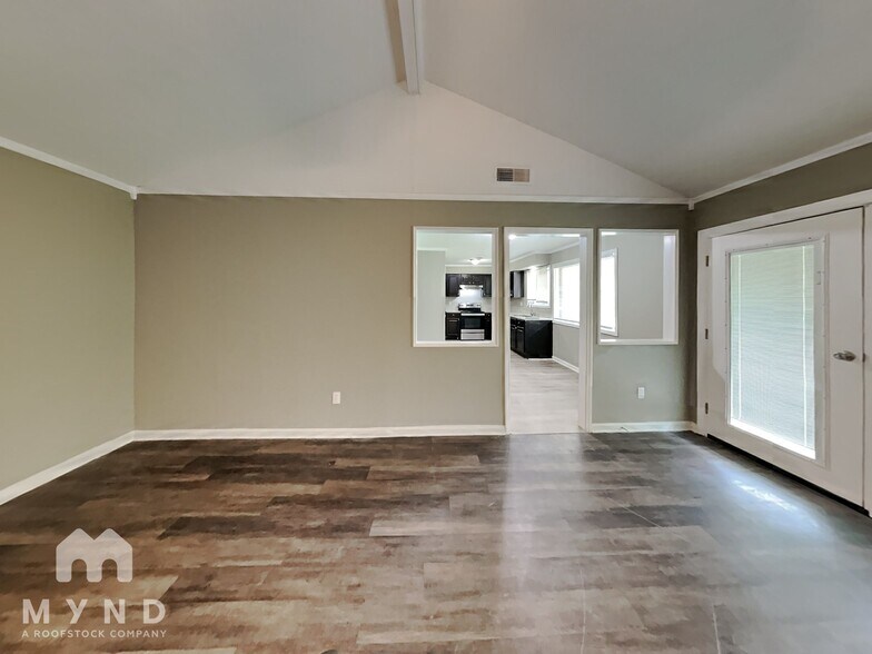 Building Photo - 4014 Hitchcock Dr