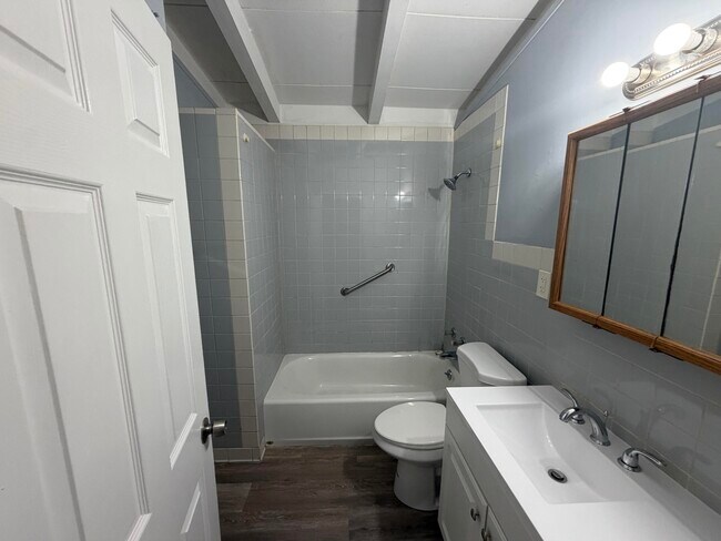 Building Photo - 1582 Bluebird Ln