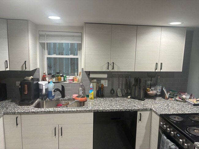 Building Photo - 1336 W Diversey Pkwy