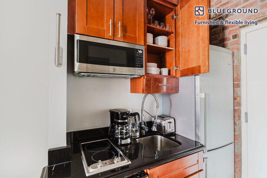 Building Photo - 234 E 14th St