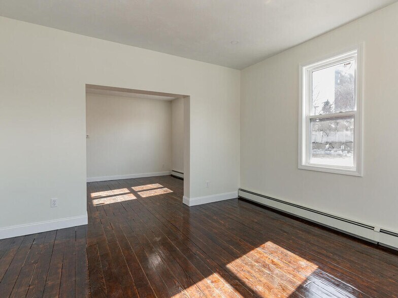 Building Photo - 35 Valley St