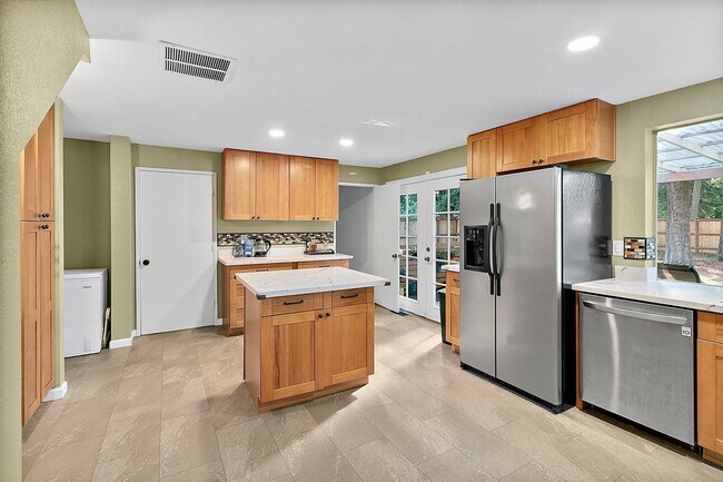 Building Photo - Lakeside Living in Lacey's Lake Forest Nei...