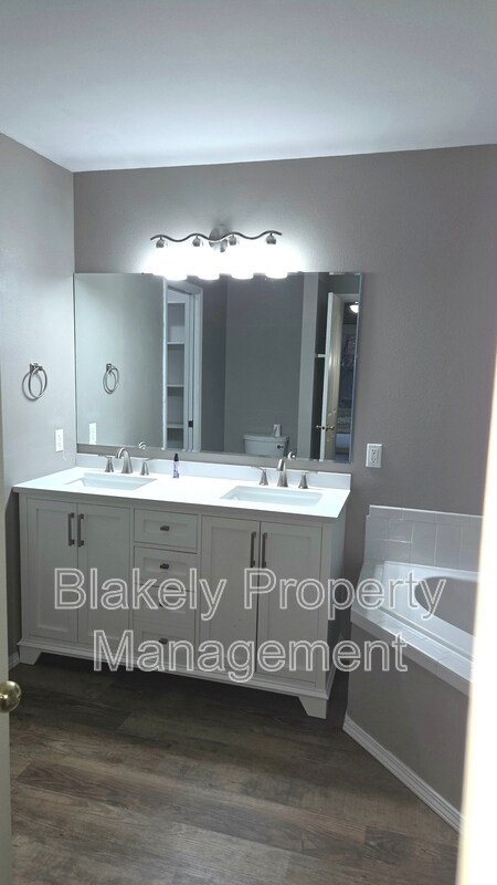 Building Photo - 2263 E Clarene St