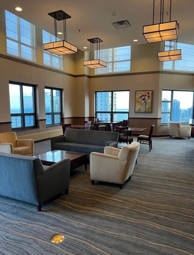 Building Photo - 401 E Ontario St