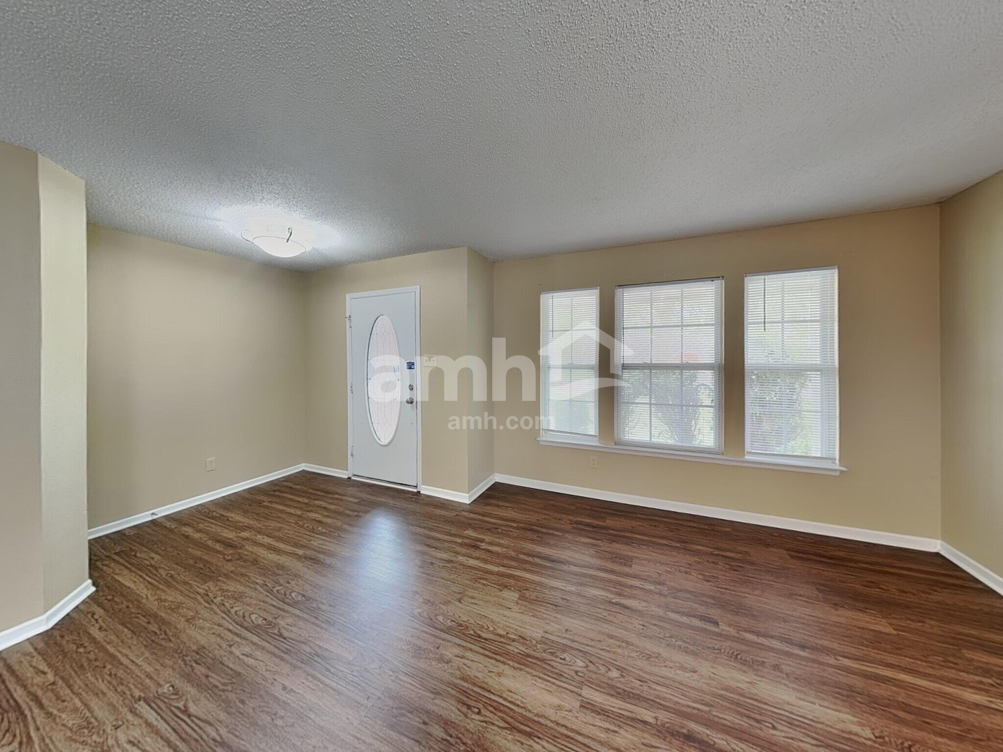Building Photo - 1619 Howell Dr