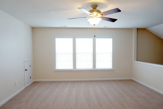 Building Photo - Showing will Start on May 17th! Gorgeous 3...