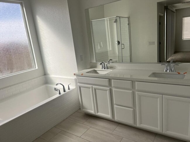 Building Photo - 2825 Overlook Brk St
