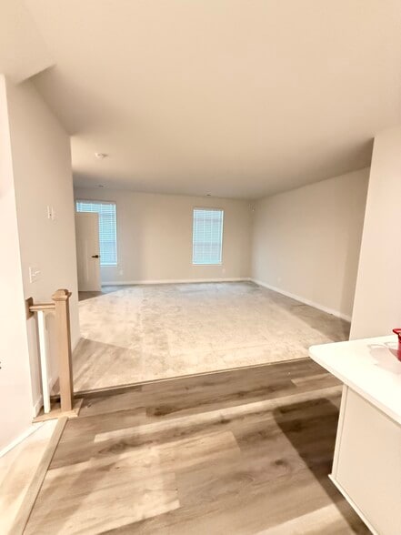 Building Photo - 2132 Autumn Cyprus Ave