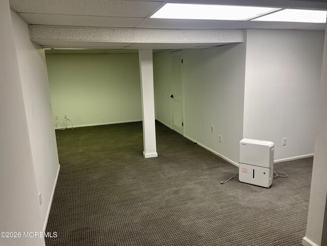 Building Photo - 44 Racquet Rd