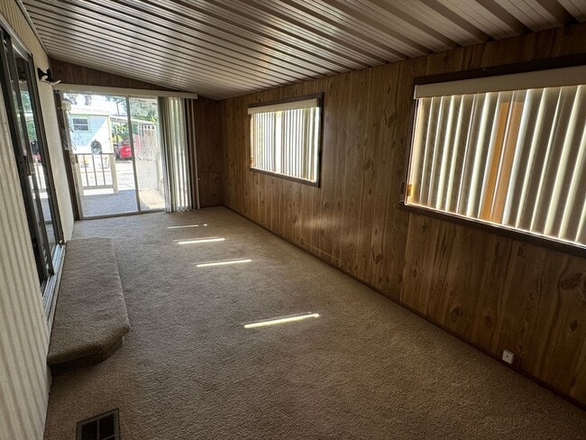 Building Photo - MOBILE HOME FOR RENT