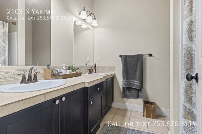 Building Photo - 2103 S Yakima-