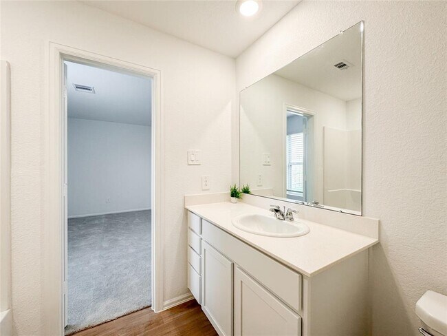 Building Photo - 1480 Las Cuevas Dr