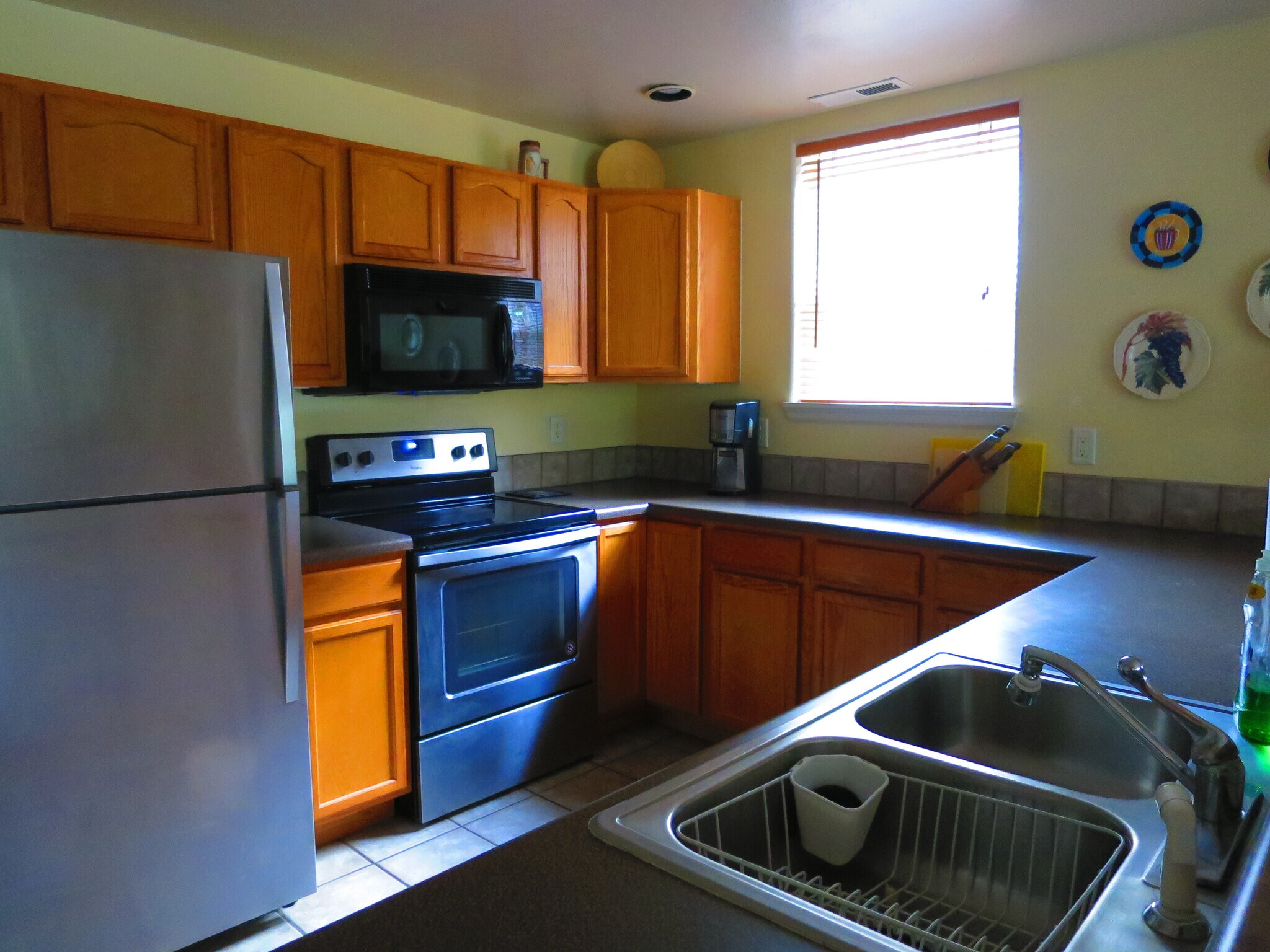 Building Photo - 2701 Midland Ave