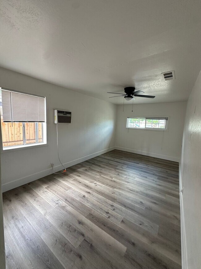 Building Photo - 1710 S Garden St